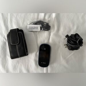Y2K Vintage T-Mobile Flip Phone Bundle – Retro Aesthetic